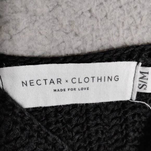 Nectar Clothing Crochet Crop Top Size Small / Med Black Sleeveless Scalloped Hem - Picture 4 of 5